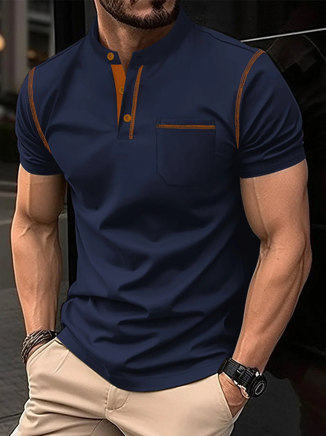 Camisa Polo Masculina com Gola Alta e Bolso Moderno